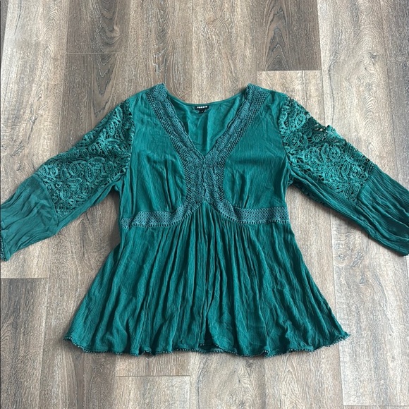 Torrid Babydoll Crinkle Gauze Lace Detail Top, green. Torrid size 2 (2X). - Picture 1 of 8